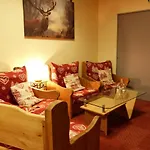 Hotel-restaurant La Lauzetane 勒洛泽于拜