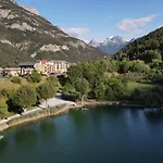 Hotel-restaurant La Lauzetane 勒洛泽于拜
