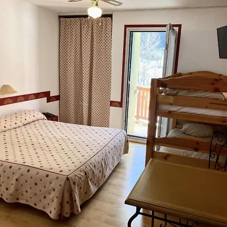 Hotel-restaurant La Lauzetane 호텔 르로제위바예