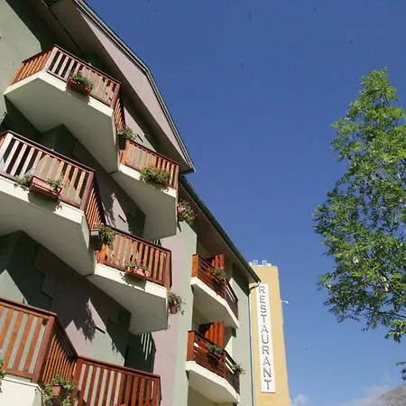 호텔 Hotel-restaurant La Lauzetane 르로제위바예
