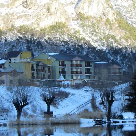 호텔 Hotel-restaurant La Lauzetane